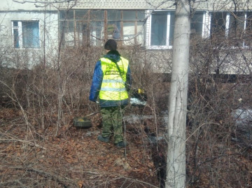 Уборка прилегающей территории дома 177А