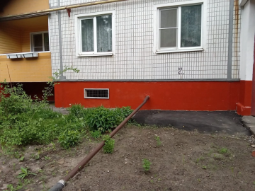 Провели ремонт и окраску цоколя по адресу ул. Астраханская д. 195/2